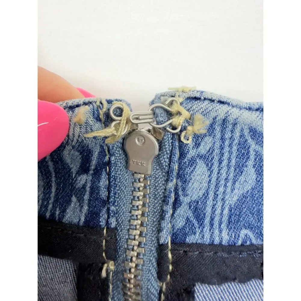 Free People Denim Mini Skirt Size 12 Blue Floral Boho Y2K Printed Jean Skirt